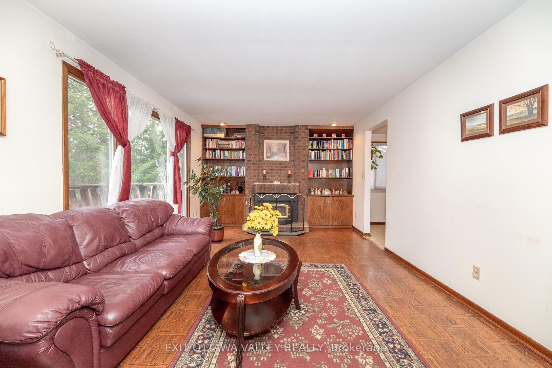 Photo 9 of 136 Frontenac Crescent, Deep River — HOMEH