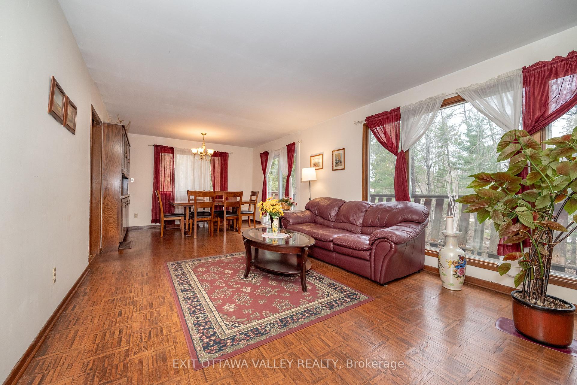 Photo 12 of 136 Frontenac Crescent, Deep River — HOMEH