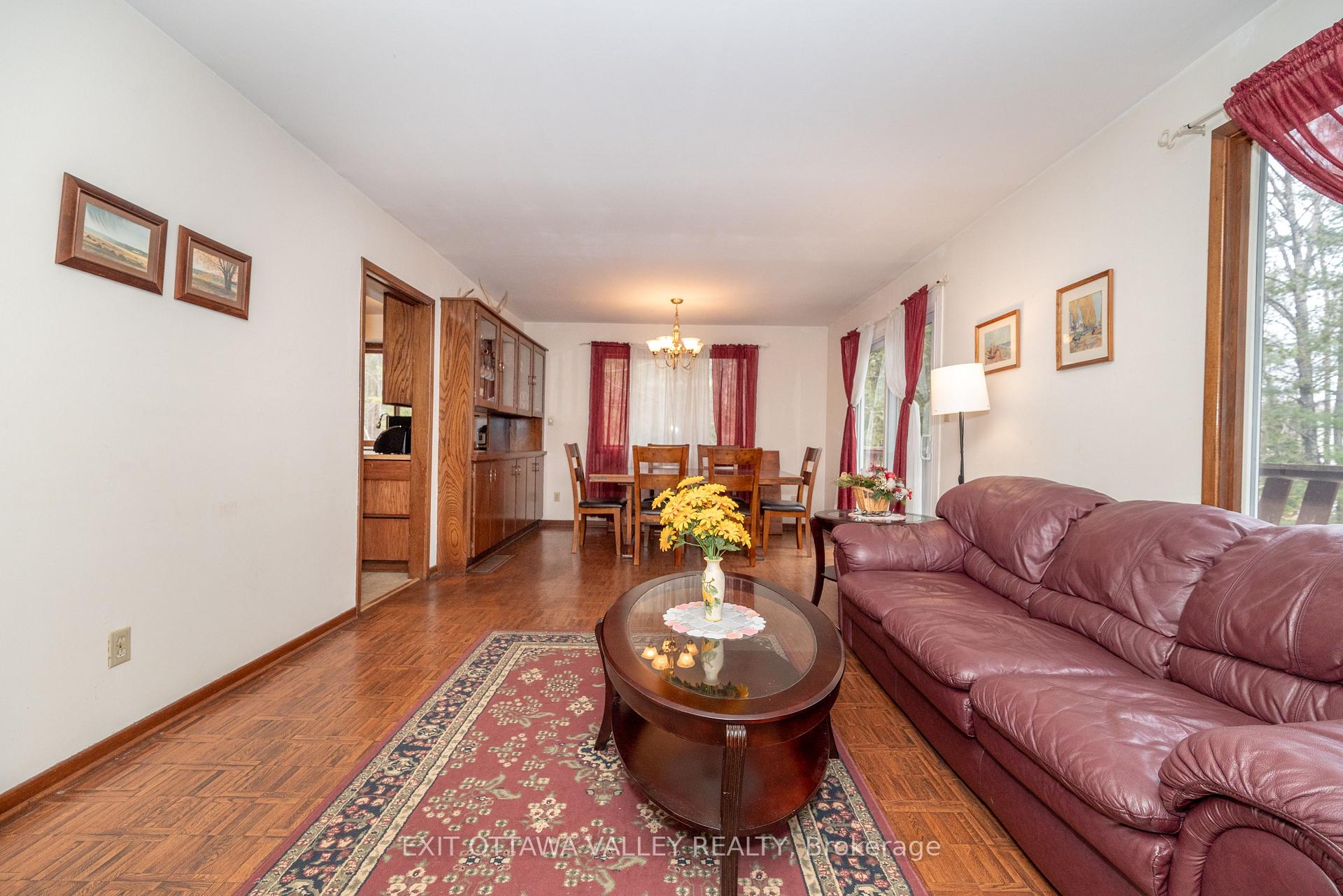 Photo 14 of 136 Frontenac Crescent, Deep River — HOMEH