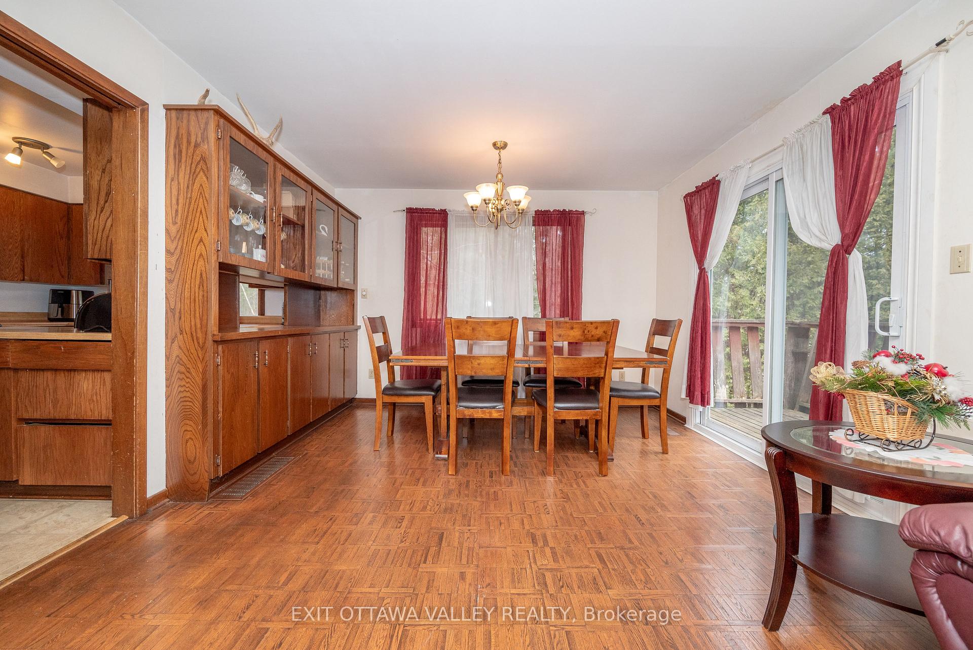 Photo 20 of 136 Frontenac Crescent, Deep River — HOMEH