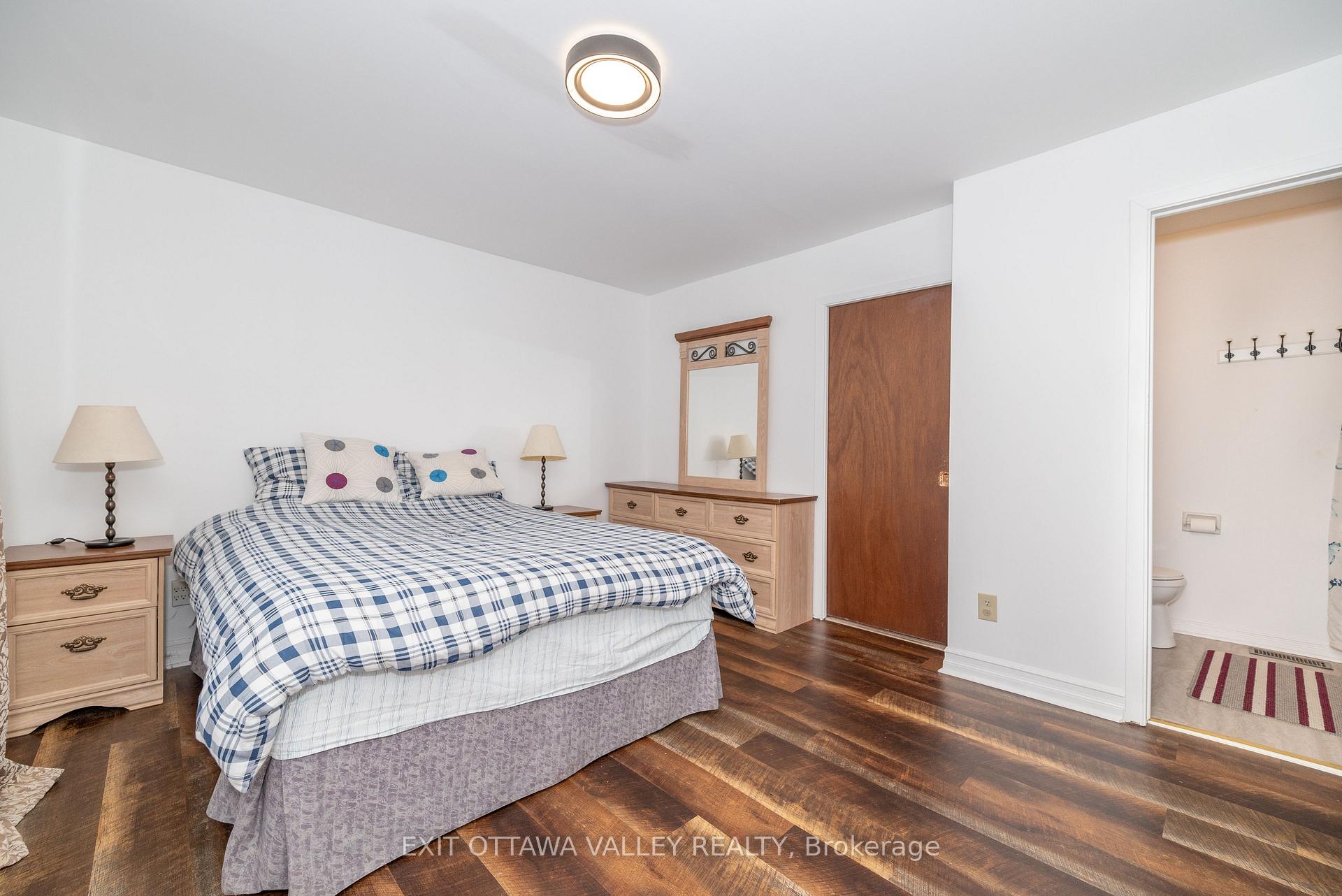 Photo 22 of 136 Frontenac Crescent, Deep River — HOMEH