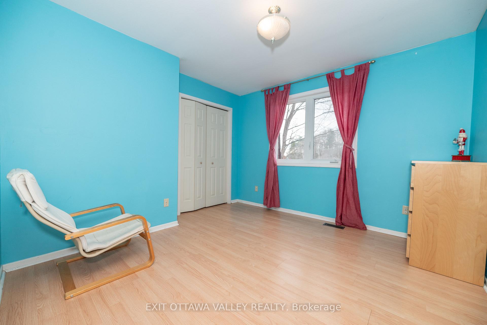 Photo 17 of 136 Frontenac Crescent, Deep River — HOMEH