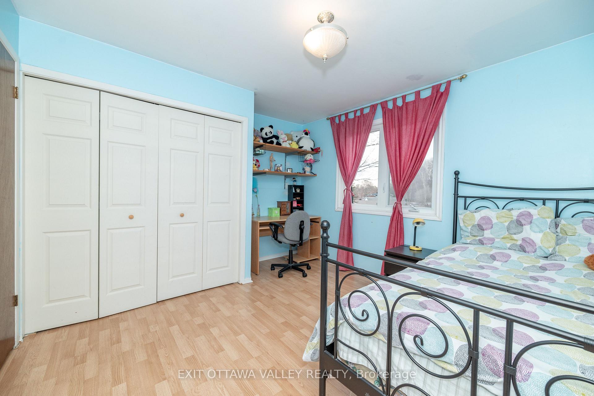 Photo 21 of 136 Frontenac Crescent, Deep River — HOMEH