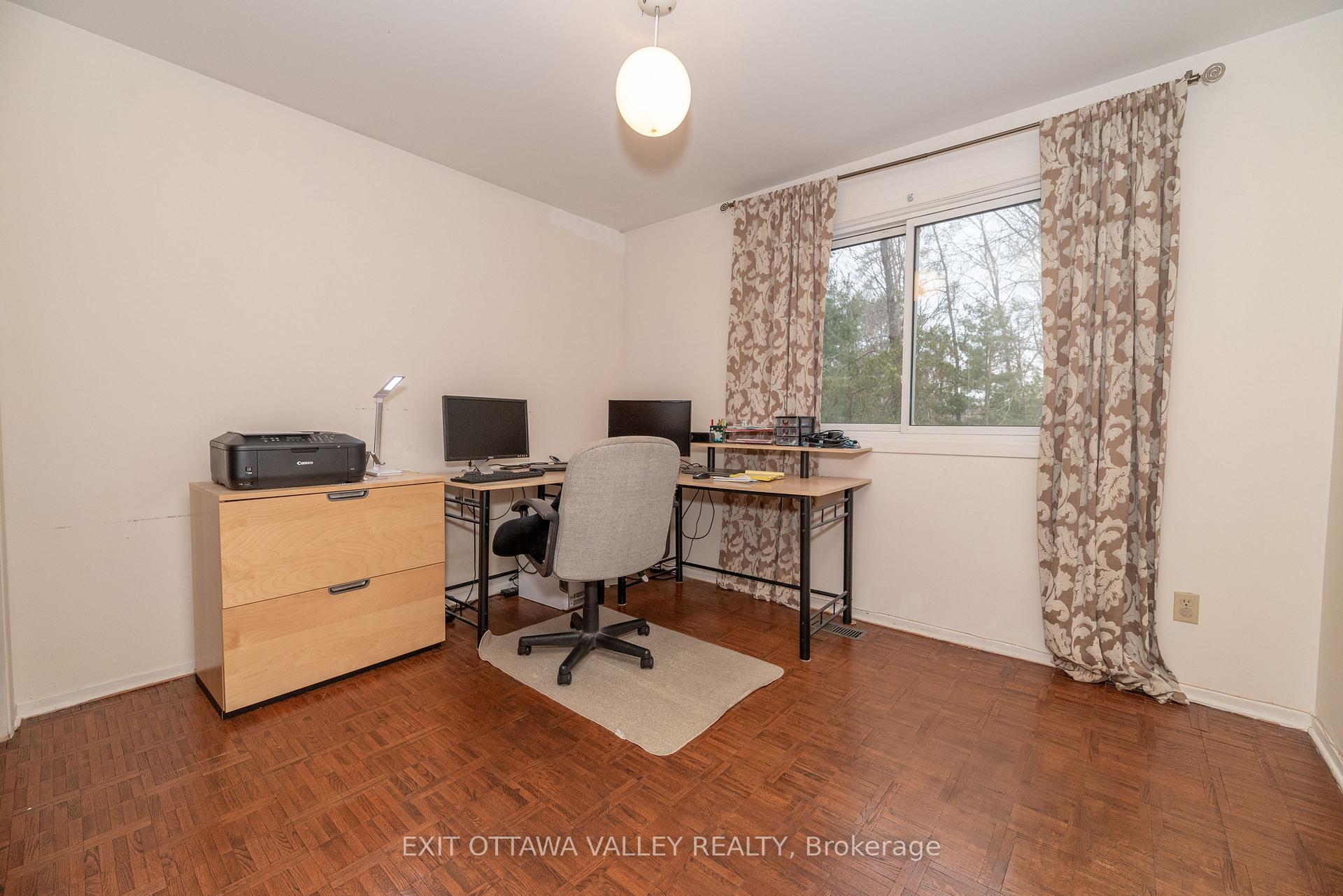 Photo 26 of 136 Frontenac Crescent, Deep River — HOMEH