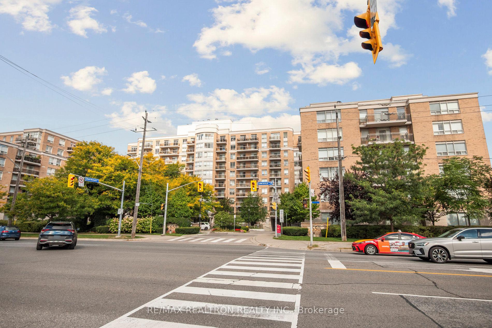 Front of Unit 735, 650 Lawrence Avenue W