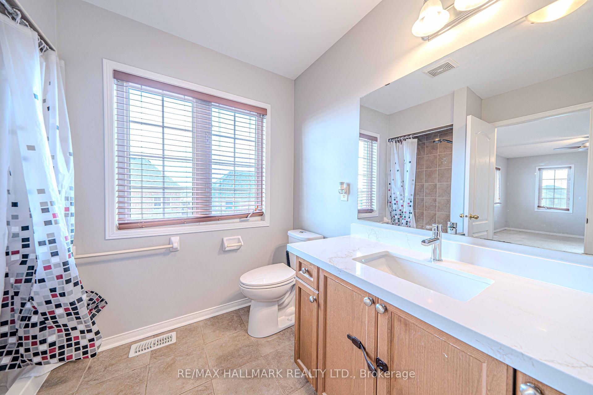 Photo 3 of 2 Decourcy Ireland Circle, Ajax, Northeast Ajax — HOMEH