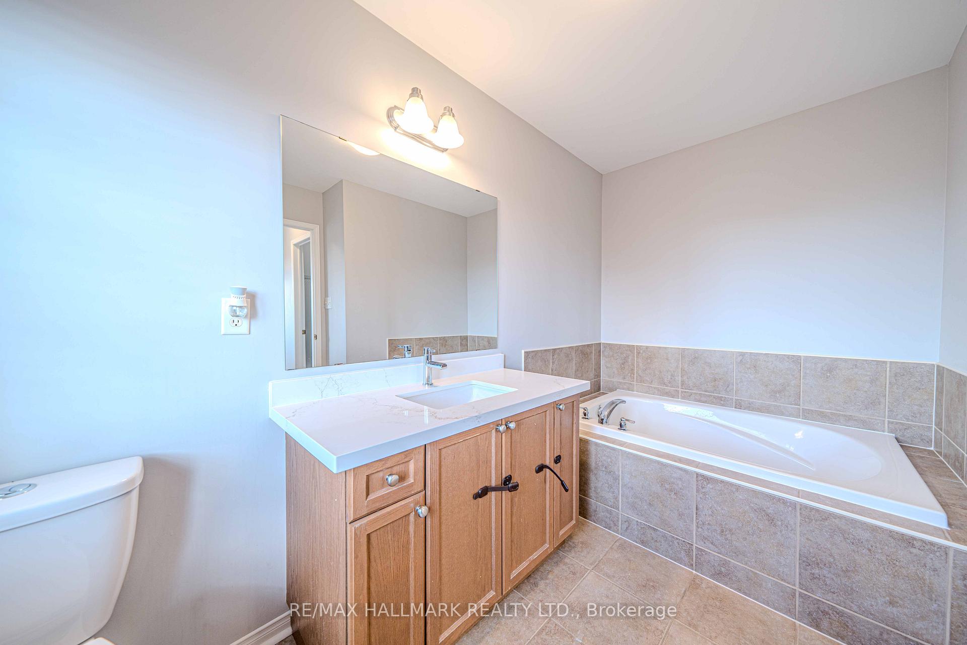 Photo 4 of 2 Decourcy Ireland Circle, Ajax, Northeast Ajax — HOMEH