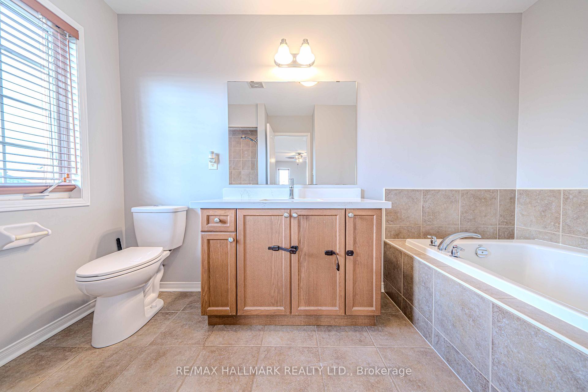 Photo 5 of 2 Decourcy Ireland Circle, Ajax, Northeast Ajax — HOMEH