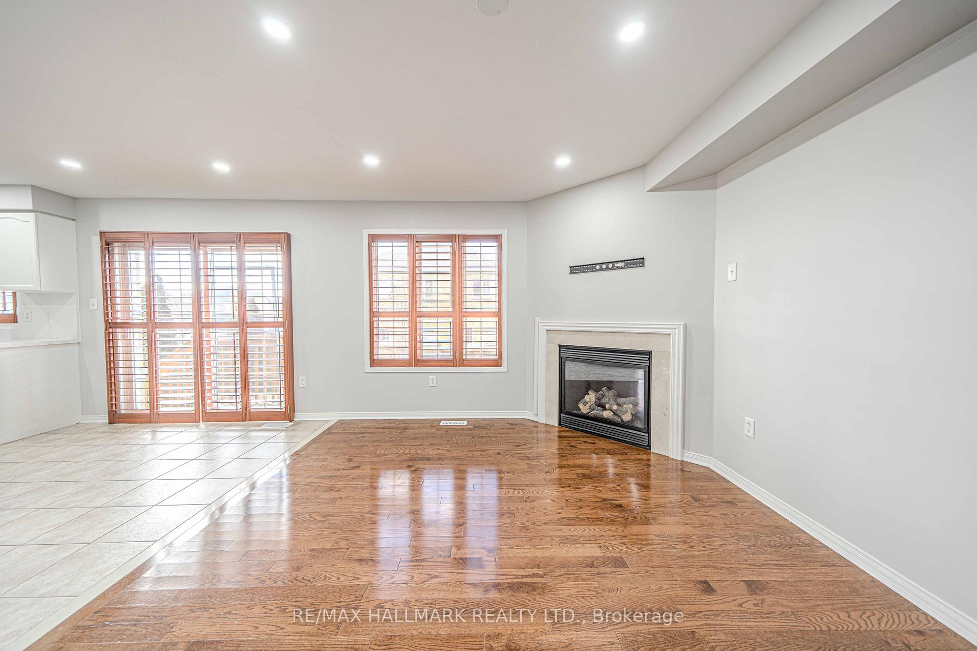 Photo 10 of 2 Decourcy Ireland Circle, Ajax, Northeast Ajax — HOMEH