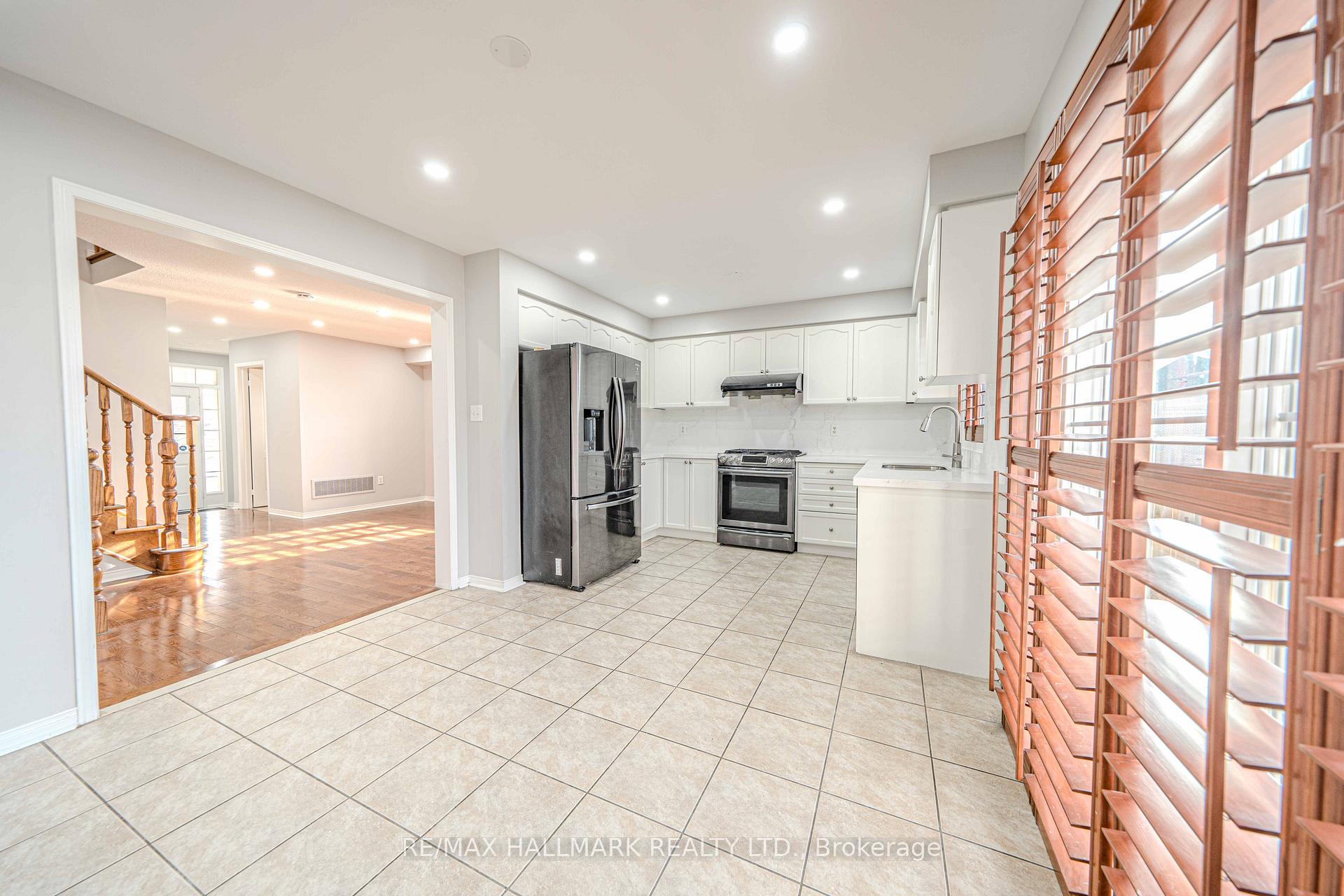 Photo 14 of 2 Decourcy Ireland Circle, Ajax, Northeast Ajax — HOMEH
