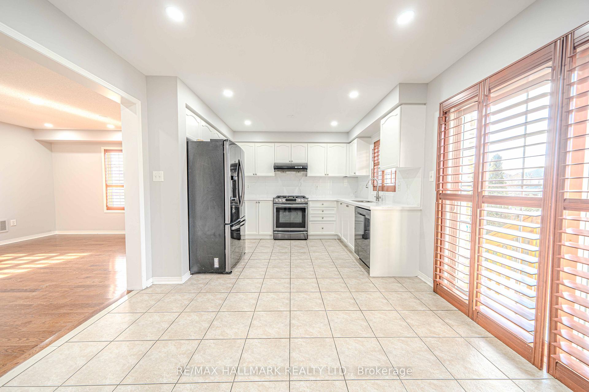 Photo 15 of 2 Decourcy Ireland Circle, Ajax, Northeast Ajax — HOMEH