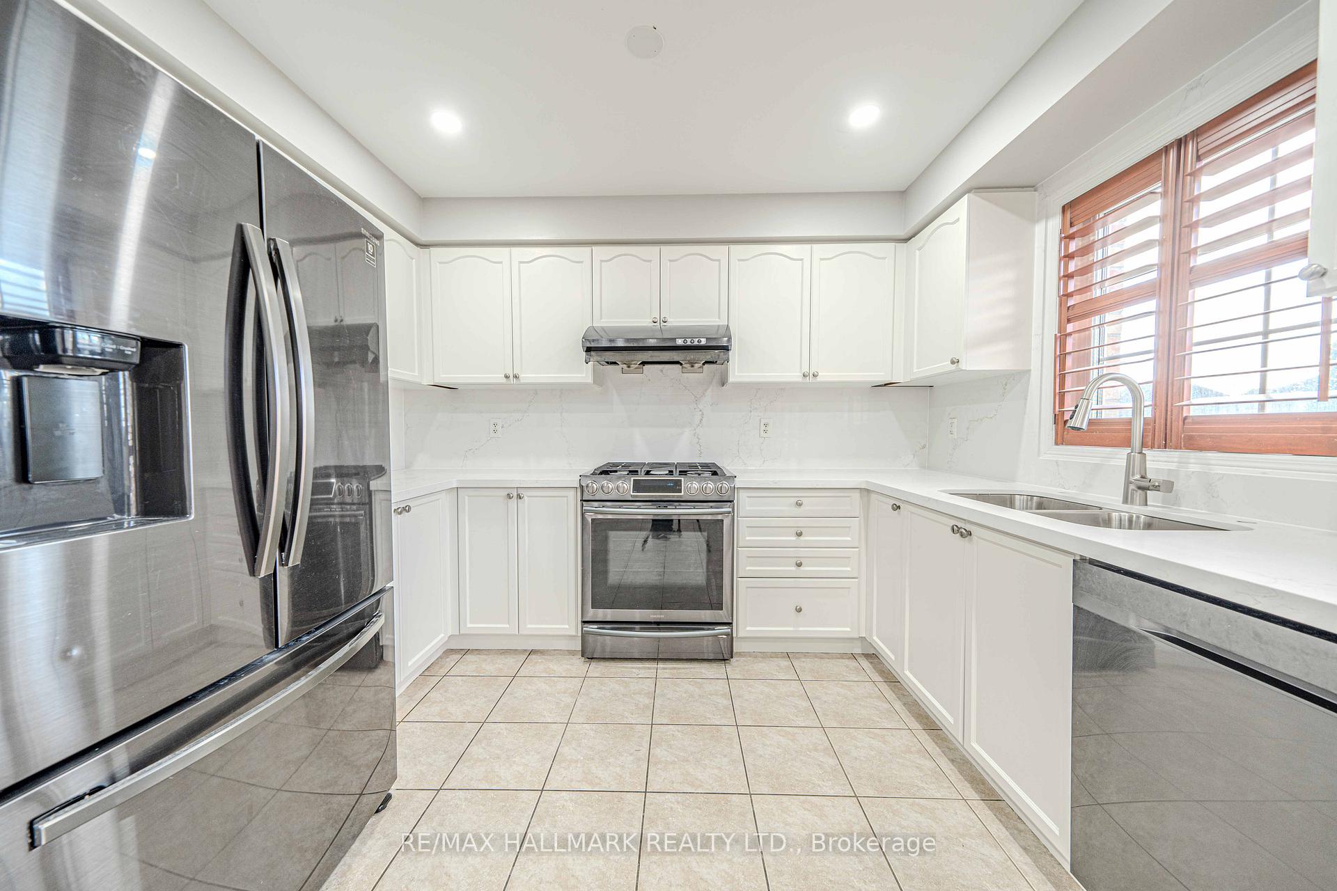 Photo 19 of 2 Decourcy Ireland Circle, Ajax, Northeast Ajax — HOMEH
