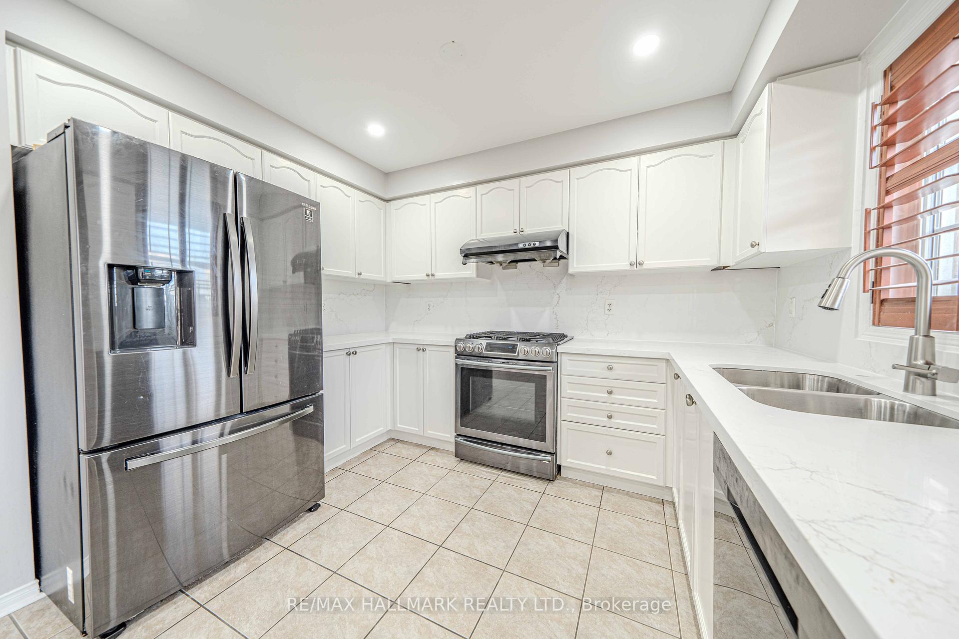 Photo 18 of 2 Decourcy Ireland Circle, Ajax, Northeast Ajax — HOMEH