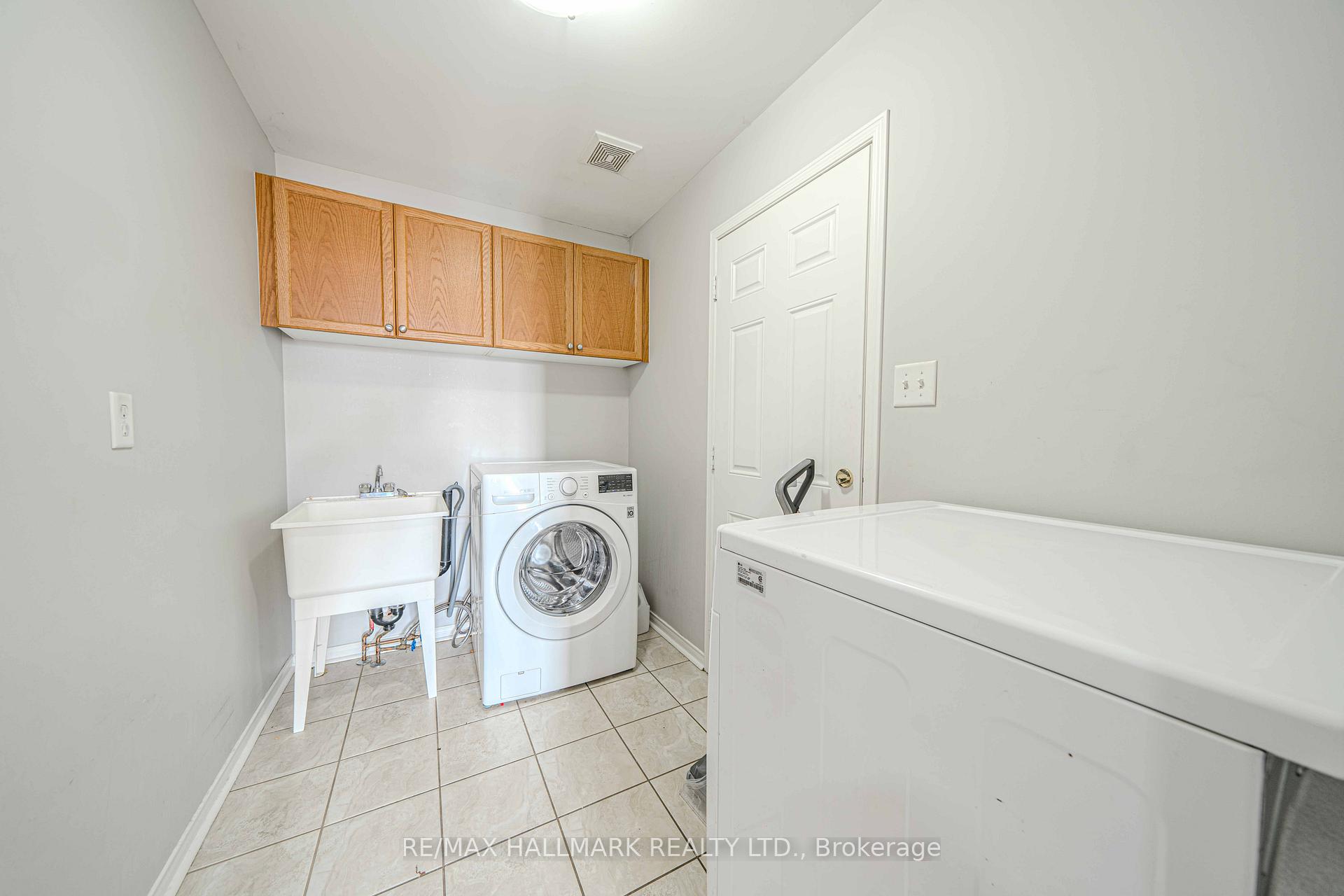 Photo 22 of 2 Decourcy Ireland Circle, Ajax, Northeast Ajax — HOMEH