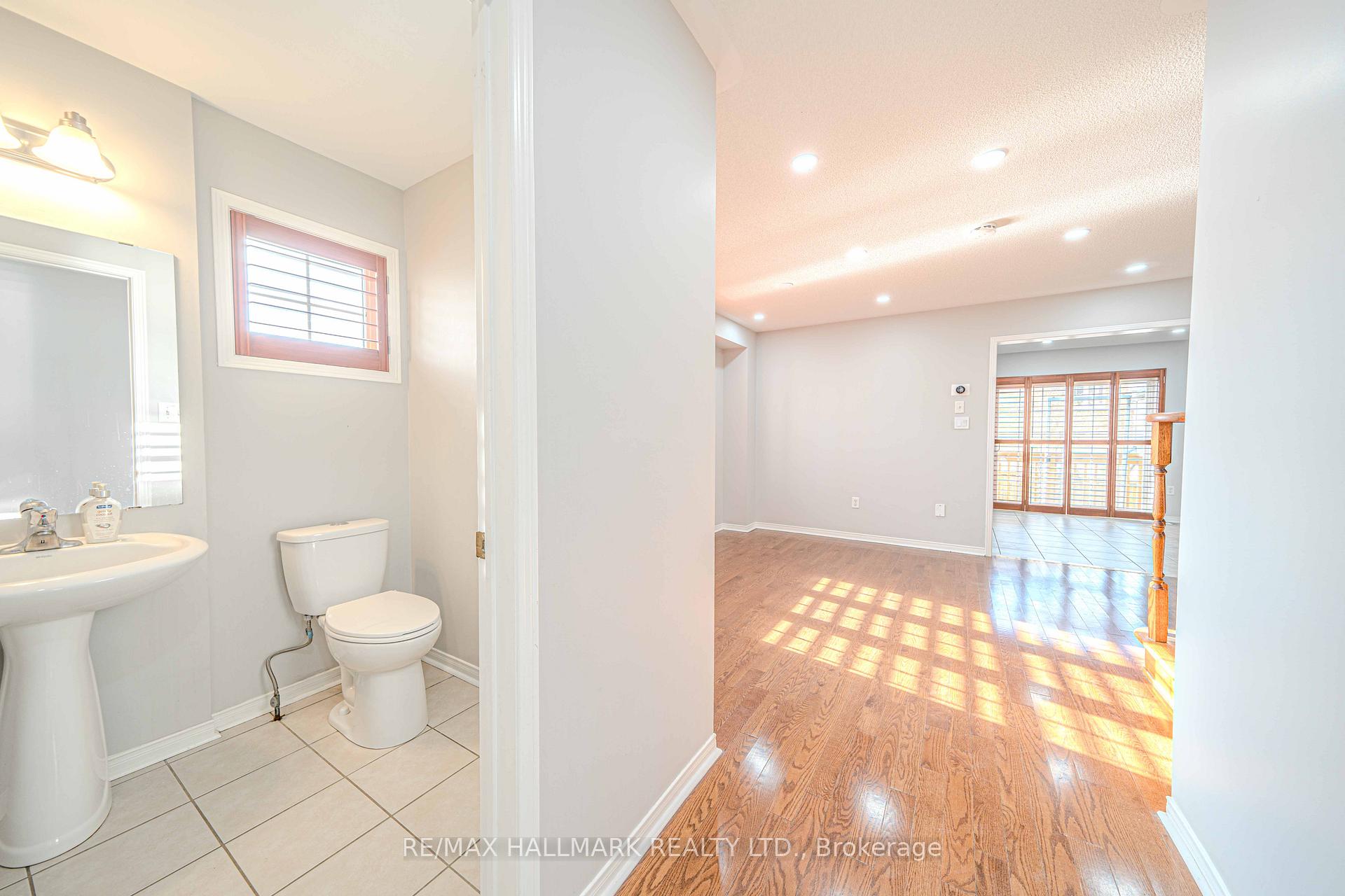 Photo 28 of 2 Decourcy Ireland Circle, Ajax, Northeast Ajax — HOMEH