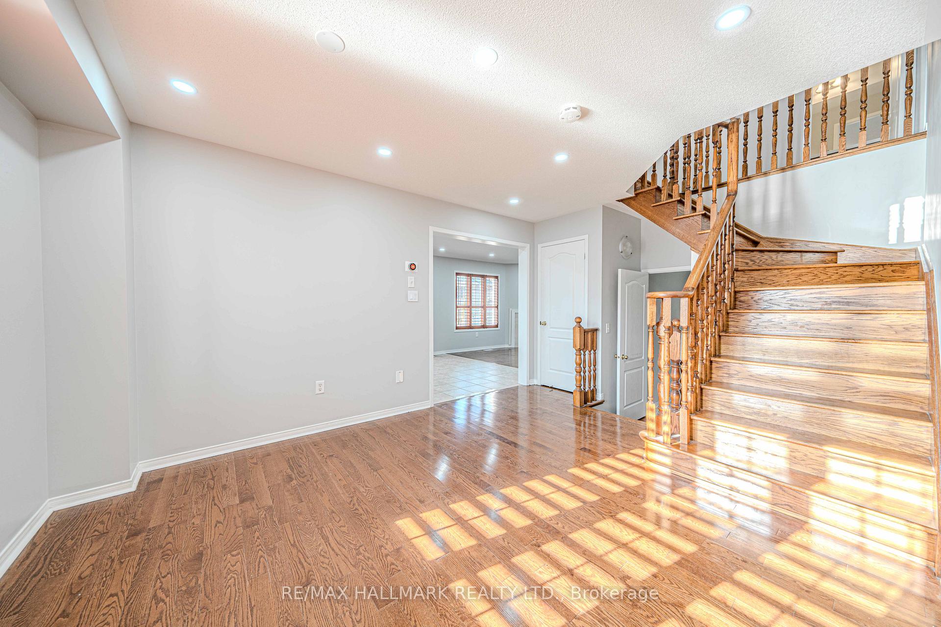 Photo 30 of 2 Decourcy Ireland Circle, Ajax, Northeast Ajax — HOMEH