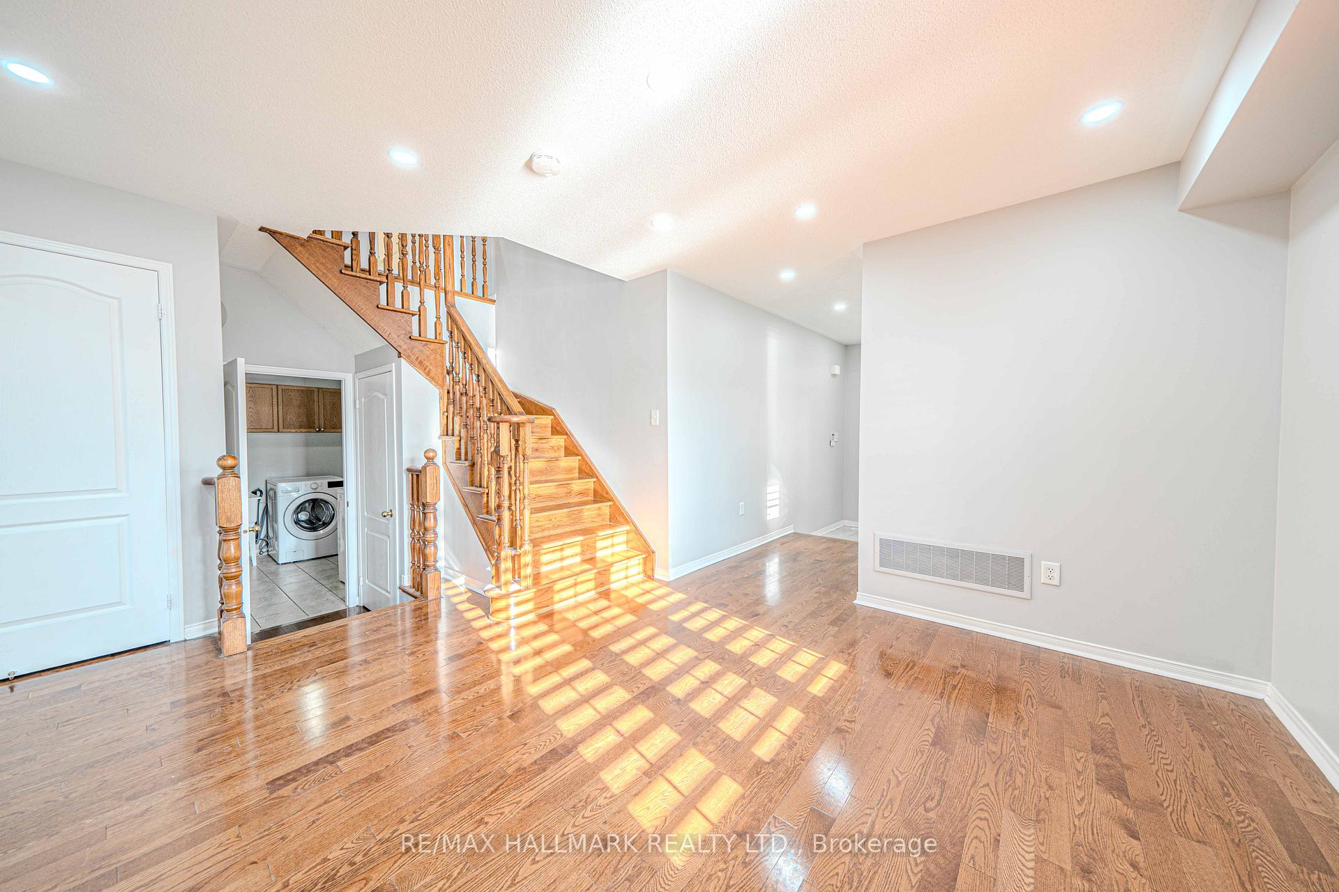 Photo 31 of 2 Decourcy Ireland Circle, Ajax, Northeast Ajax — HOMEH