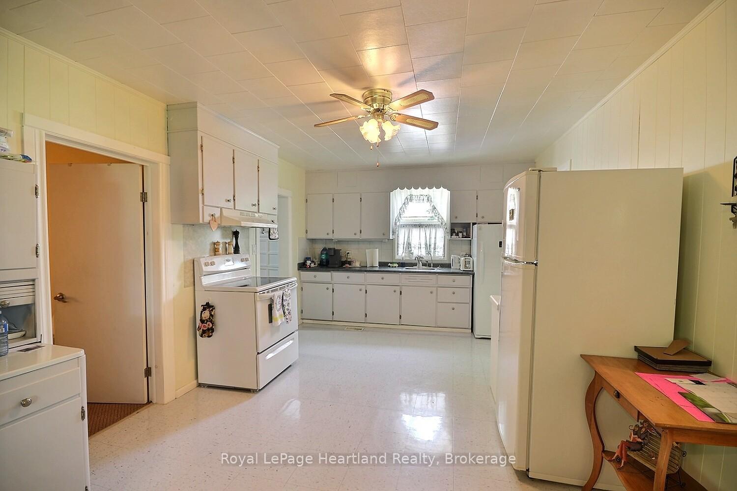 Photo 4 of 378 Victoria Street, Central Huron, Clinton — HOMEH