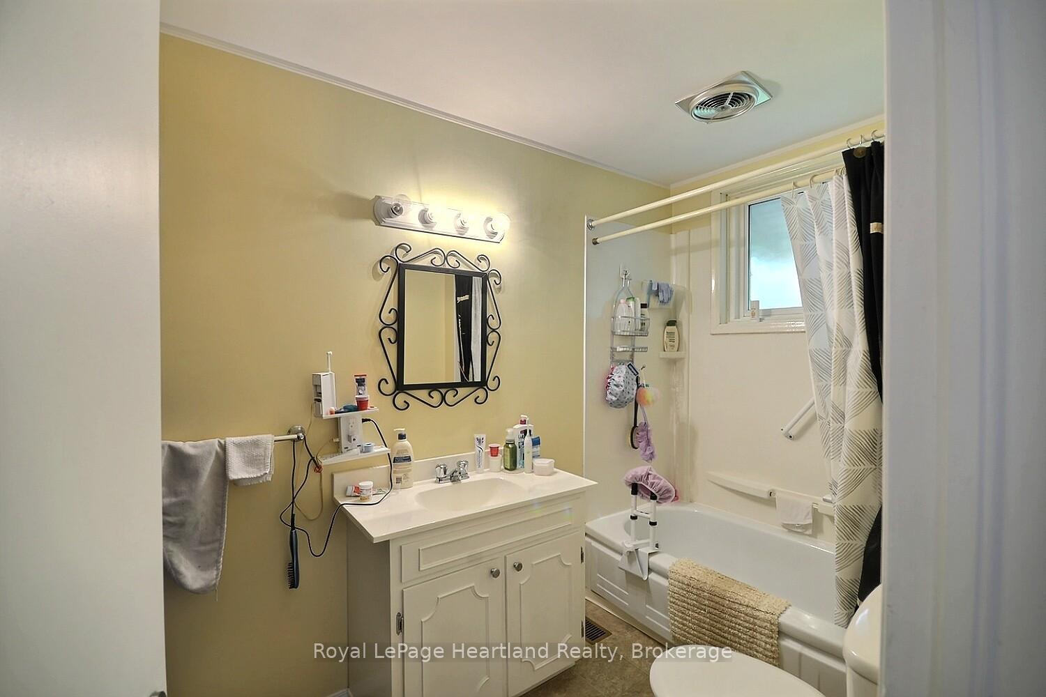 Photo 6 of 378 Victoria Street, Central Huron, Clinton — HOMEH