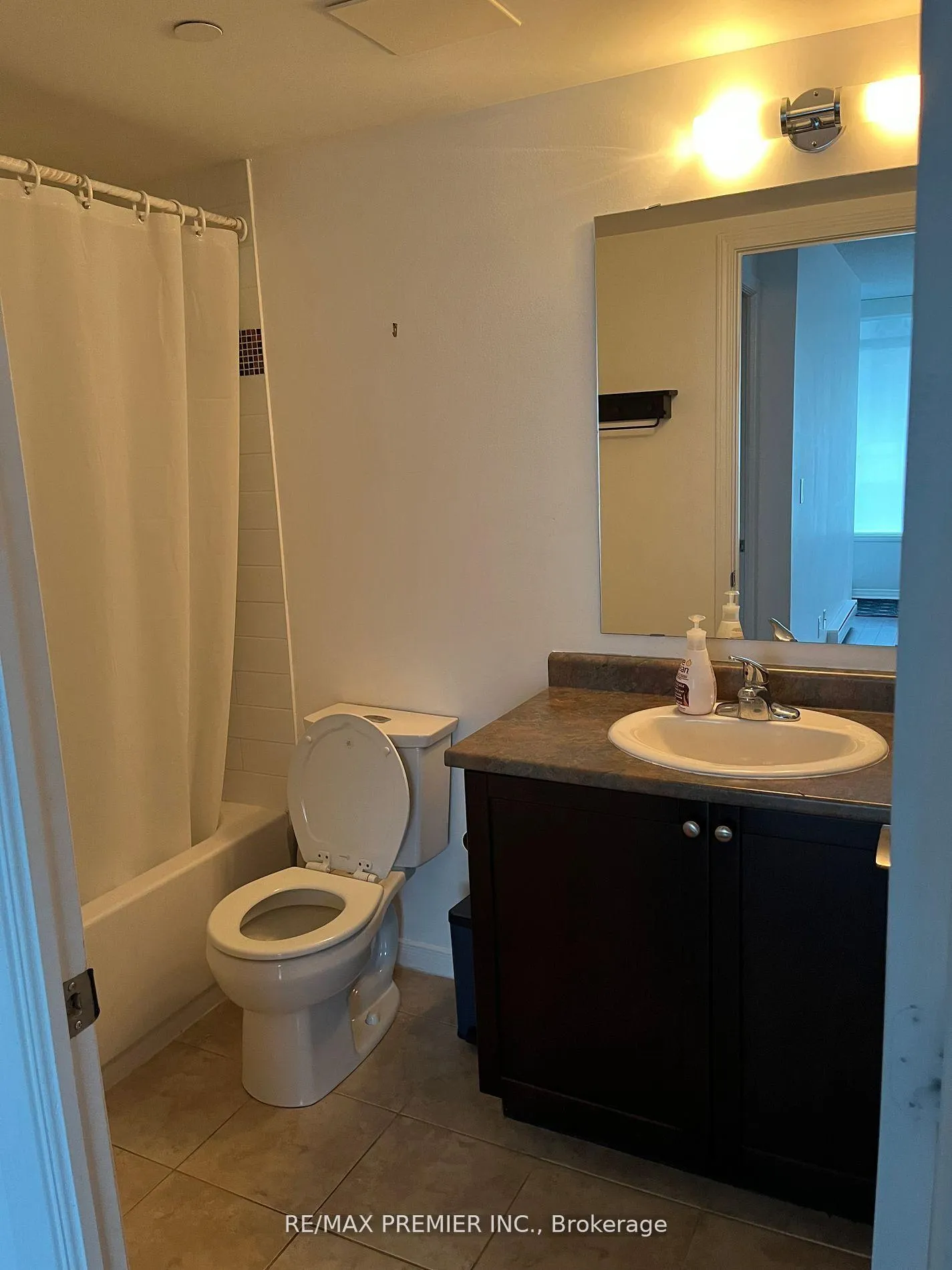 Photo 8 of Unit 212, 121 Queen Street, Kingston, East of Sir John A. Blvd — HOMEH