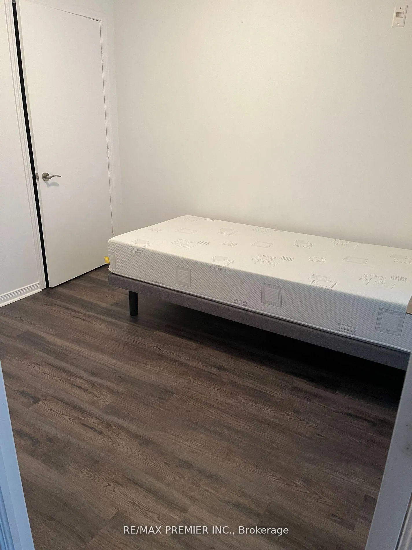 Photo 9 of Unit 212, 121 Queen Street, Kingston, East of Sir John A. Blvd — HOMEH
