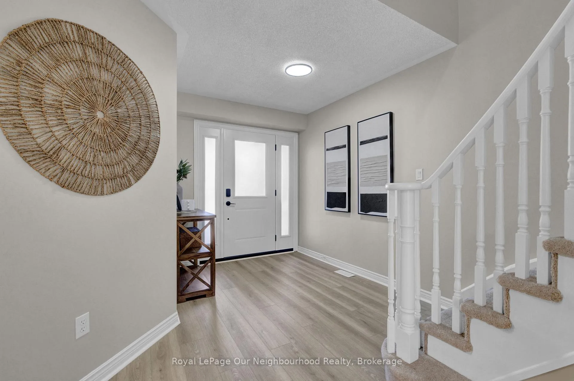 Photo 3 of 31 Brownstone Crescent, Clarington, Courtice — HOMEH