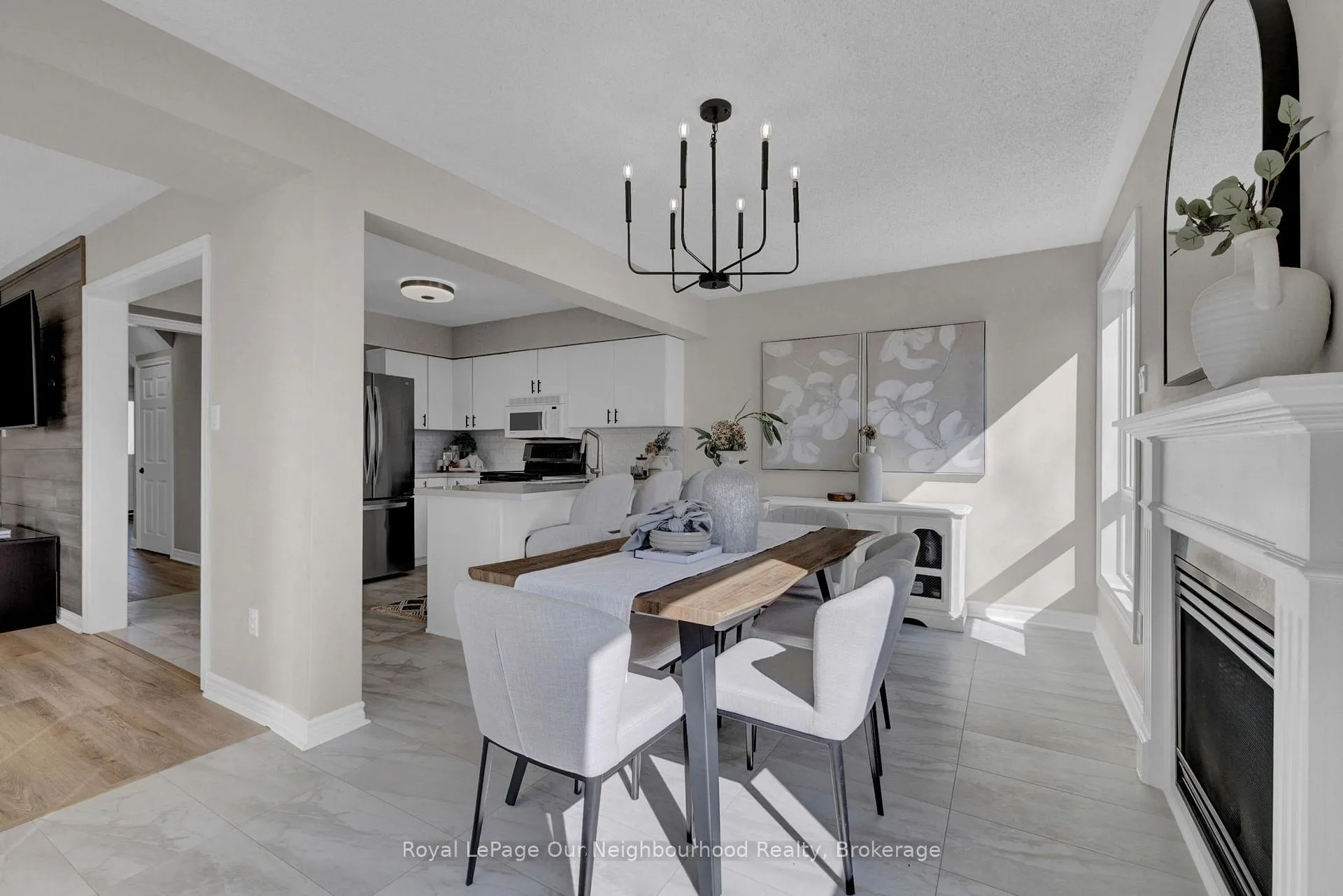 Photo 5 of 31 Brownstone Crescent, Clarington, Courtice — HOMEH