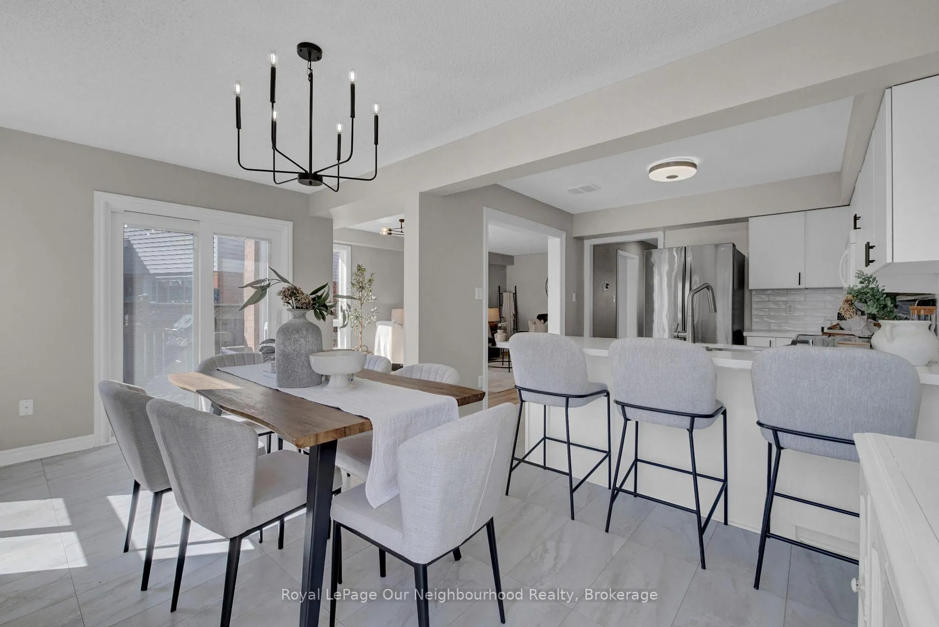 Photo 6 of 31 Brownstone Crescent, Clarington, Courtice — HOMEH