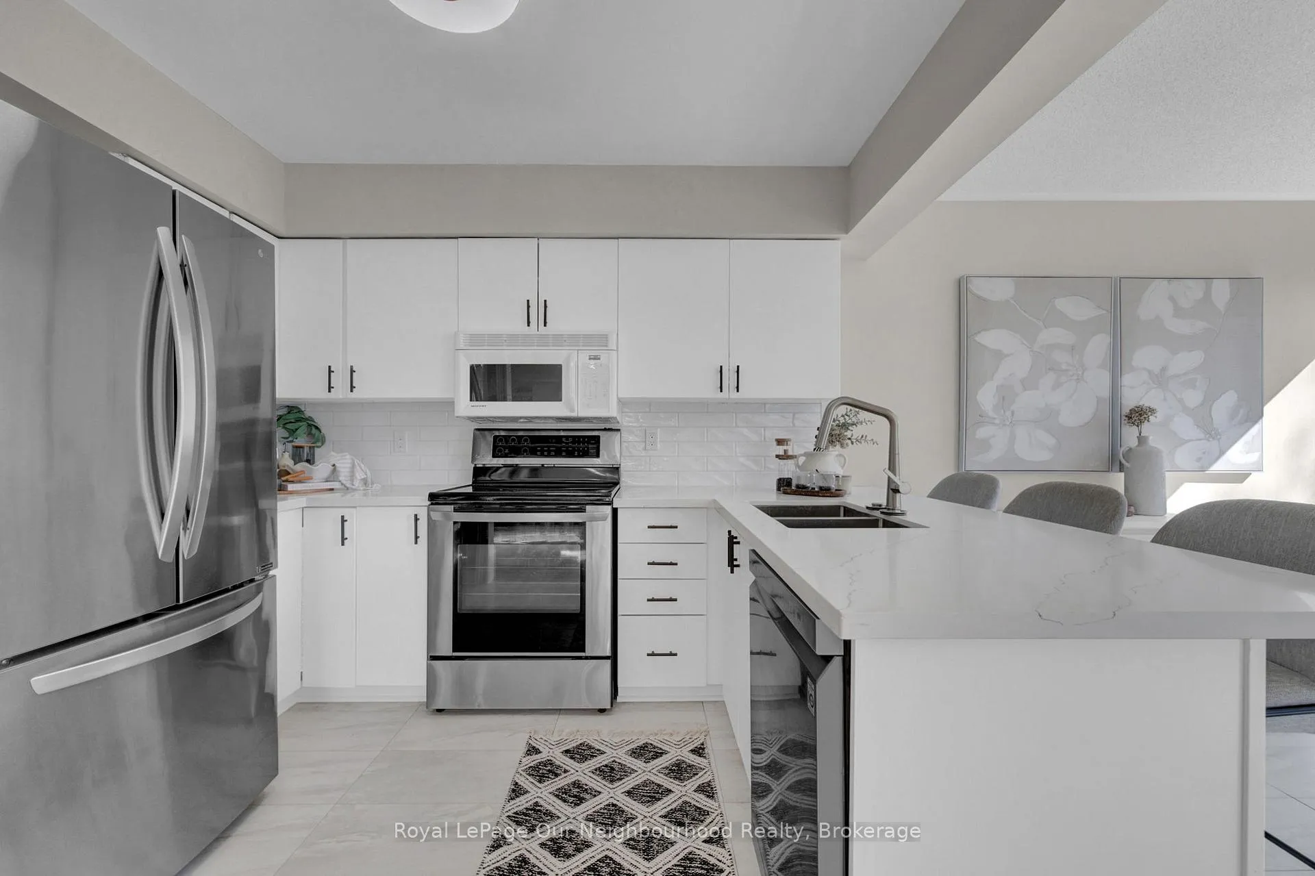 Photo 8 of 31 Brownstone Crescent, Clarington, Courtice — HOMEH