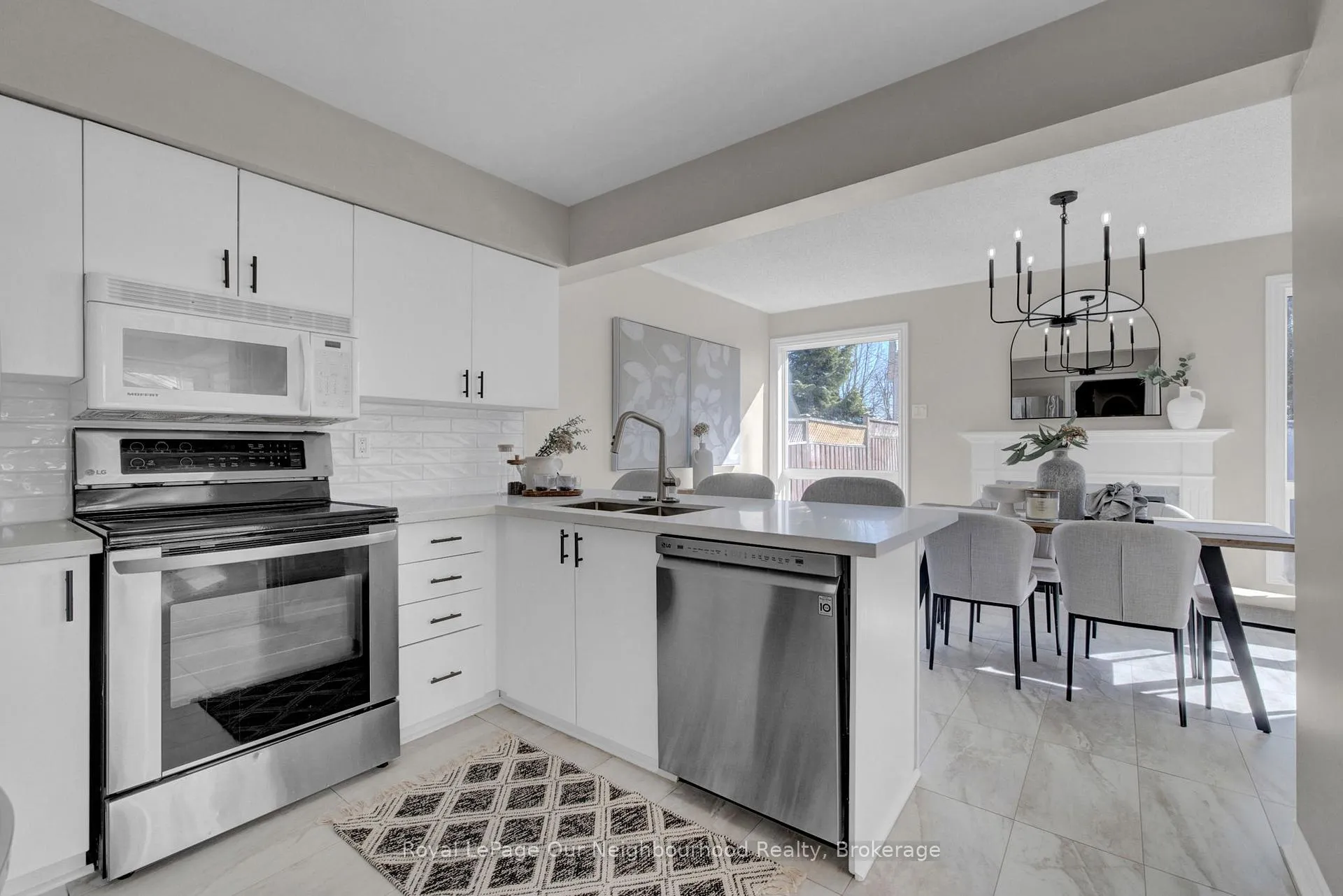 Photo 9 of 31 Brownstone Crescent, Clarington, Courtice — HOMEH