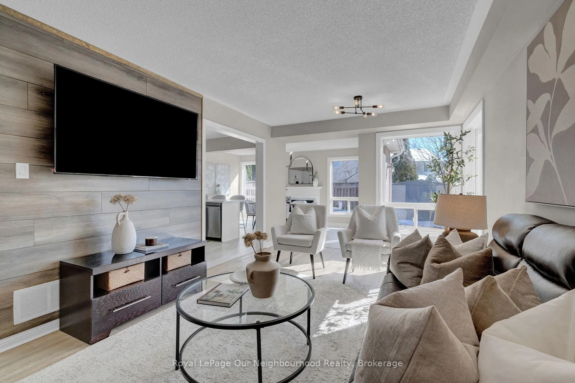 Photo 12 of 31 Brownstone Crescent, Clarington, Courtice — HOMEH