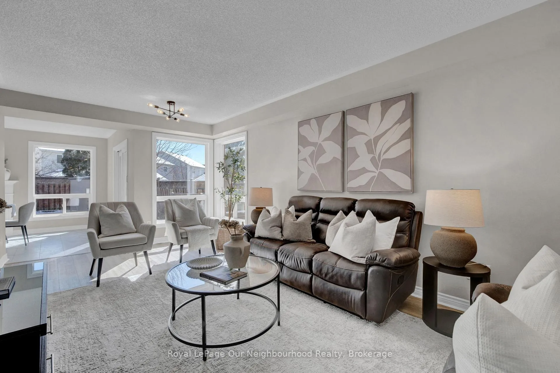 Photo 13 of 31 Brownstone Crescent, Clarington, Courtice — HOMEH