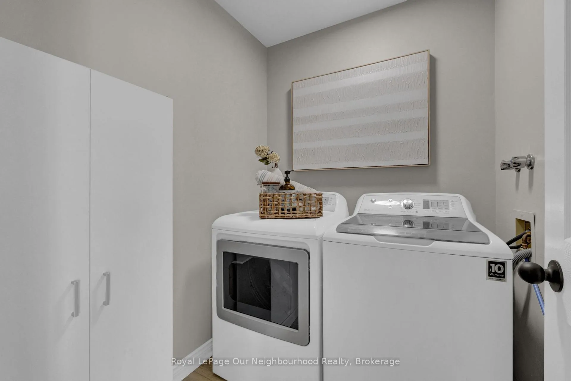 Photo 14 of 31 Brownstone Crescent, Clarington, Courtice — HOMEH