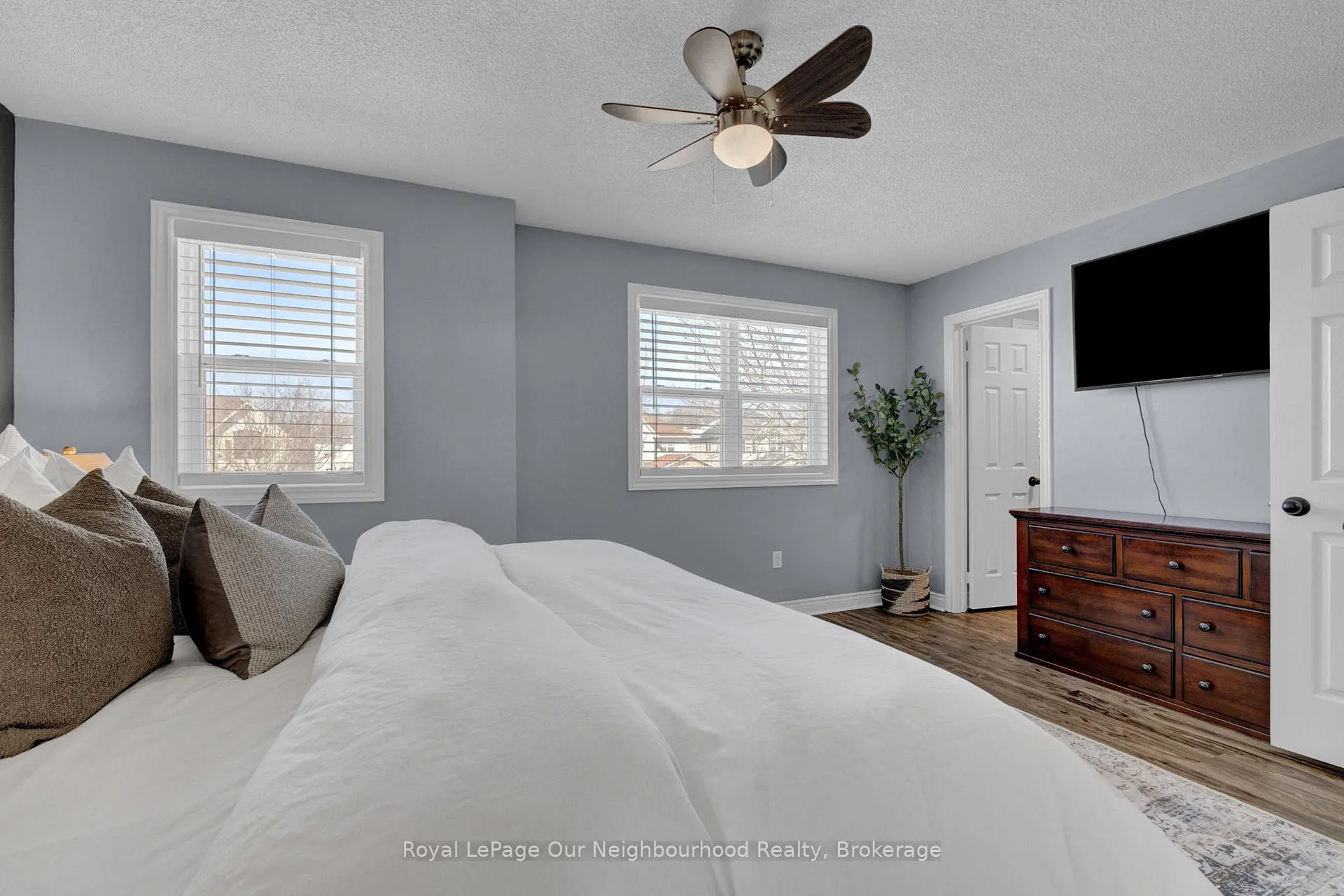 Photo 22 of 31 Brownstone Crescent, Clarington, Courtice — HOMEH