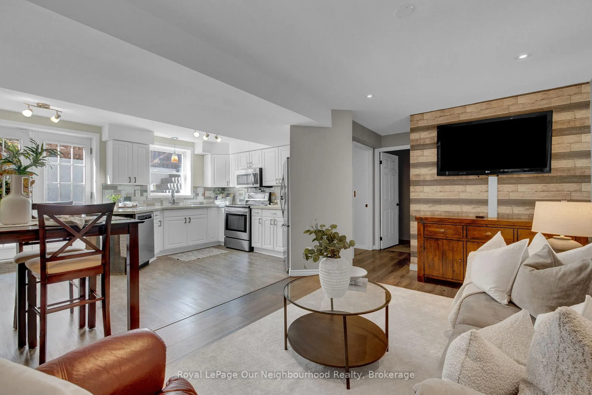 Photo 30 of 31 Brownstone Crescent, Clarington, Courtice — HOMEH