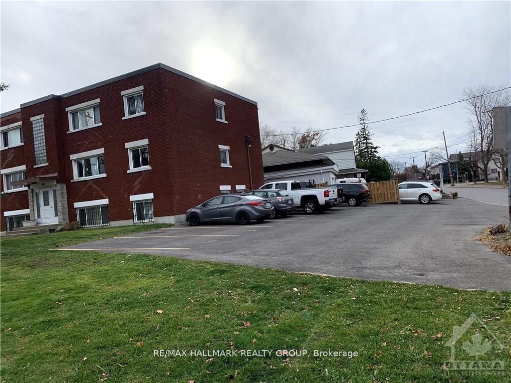 Photo 3 of Unit 3, 1064 Merivale Road, Ottawa, Carlington — HOMEH