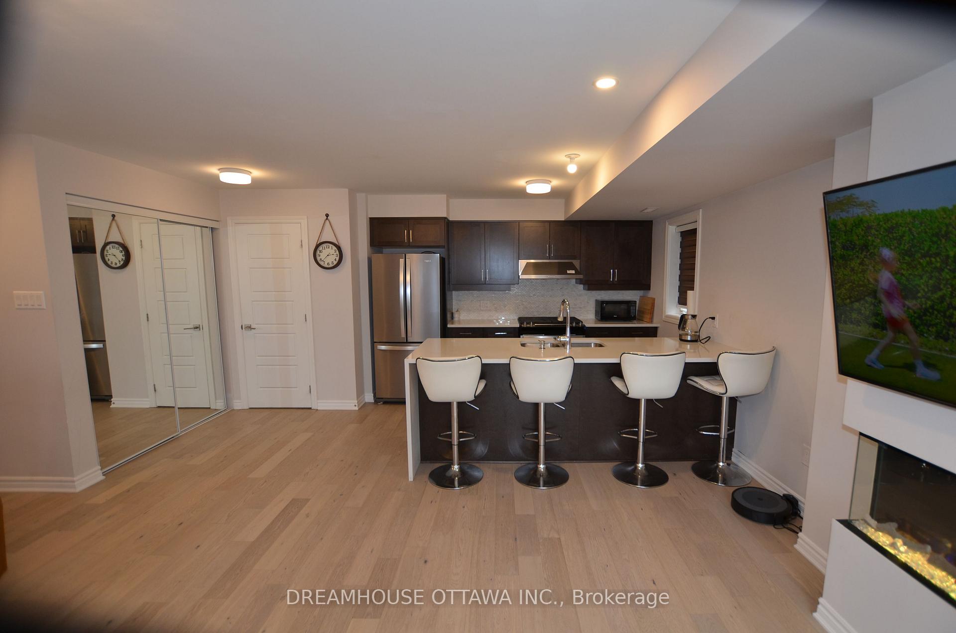 Photo 4 of 322 Pilot Private, Ottawa, Kanata - Emerald Meadows/Trailwest — HOMEH