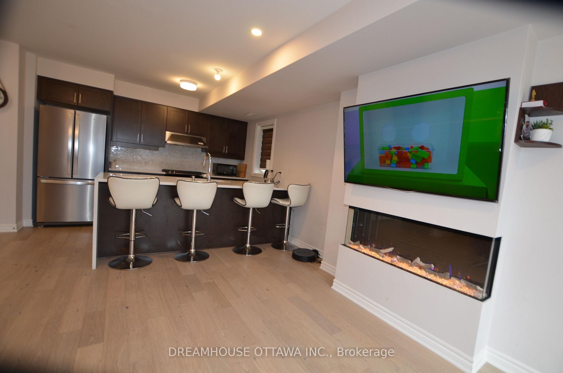 Photo 8 of 322 Pilot Private, Ottawa, Kanata - Emerald Meadows/Trailwest — HOMEH