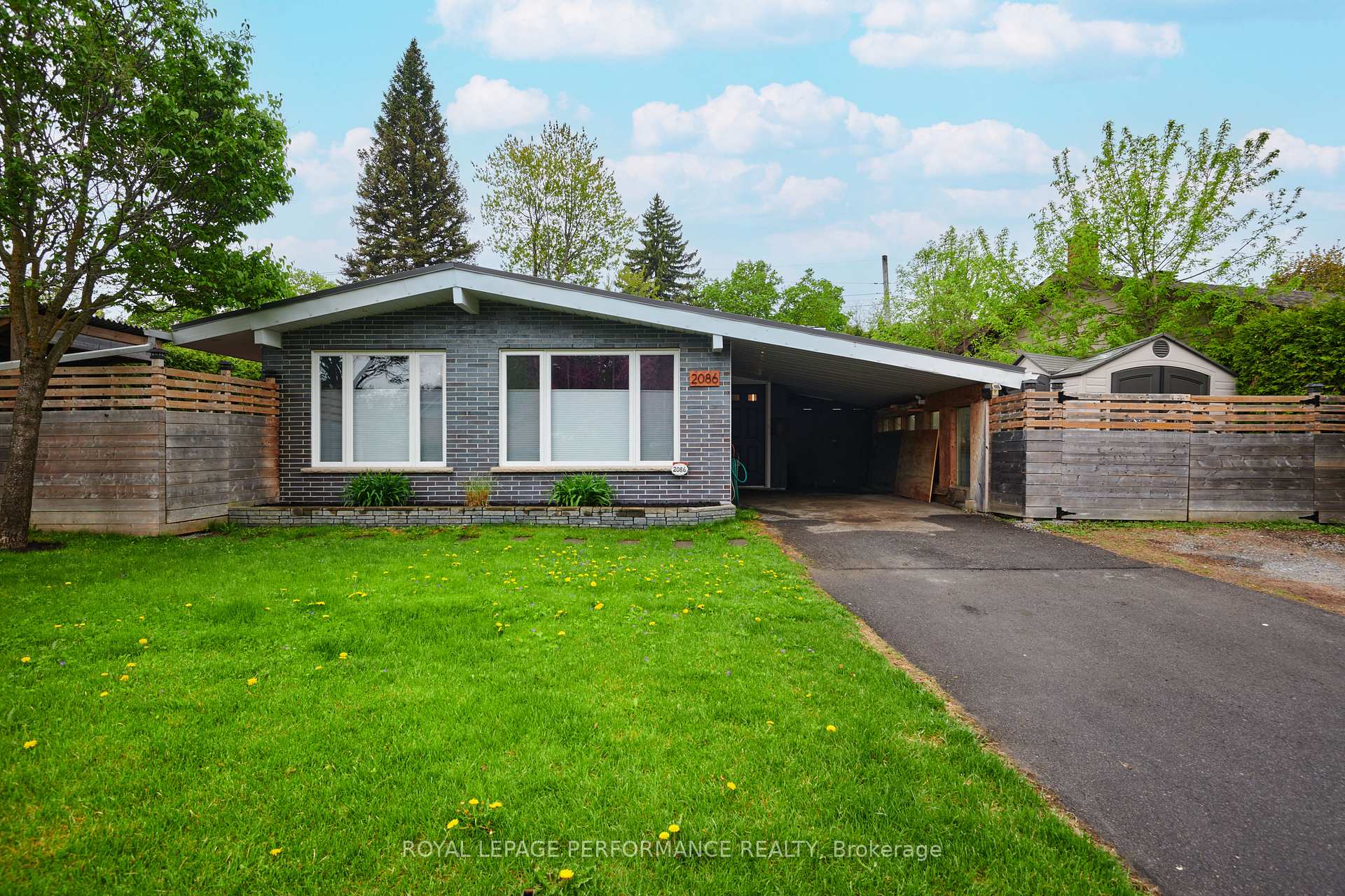 Photo 1 of 2086 Valley Drive, Ottawa, Elmvale Acres/Urbandale — HOMEH