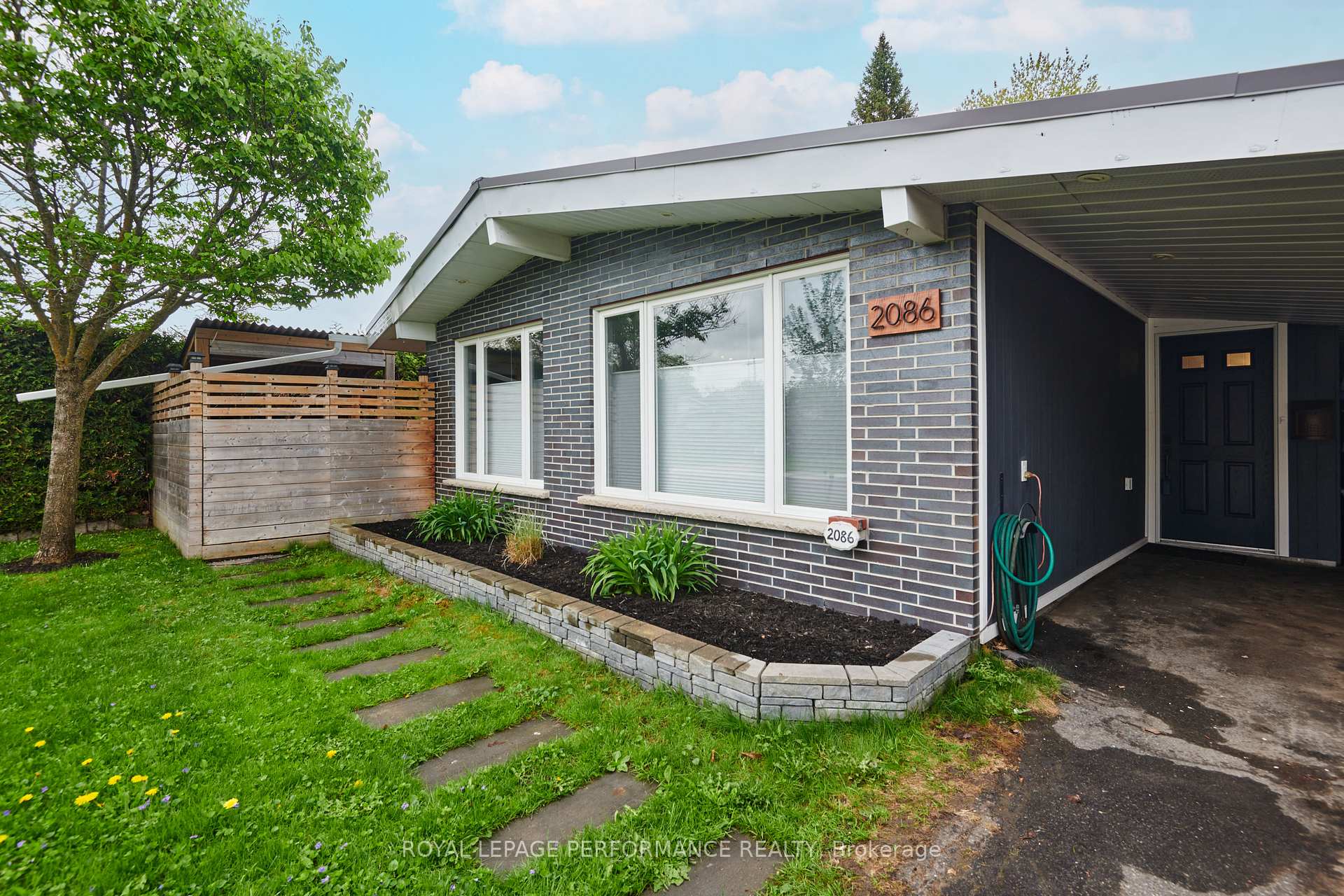 Photo 2 of 2086 Valley Drive, Ottawa, Elmvale Acres/Urbandale — HOMEH