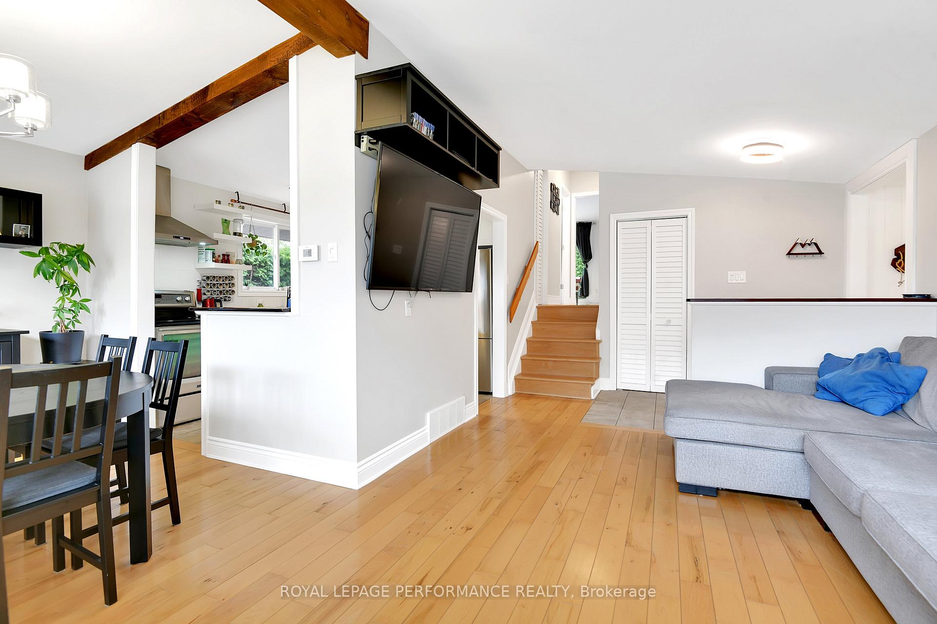 Photo 8 of 2086 Valley Drive, Ottawa, Elmvale Acres/Urbandale — HOMEH