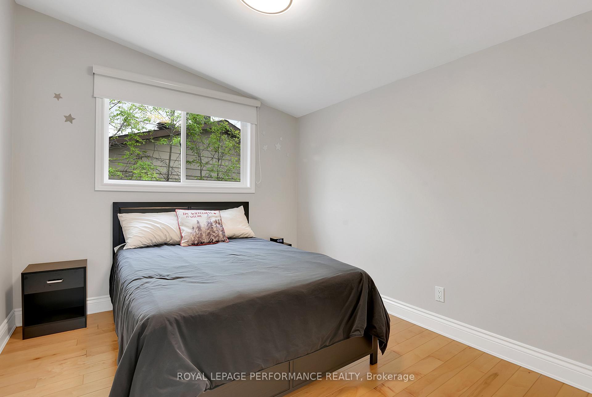 Photo 20 of 2086 Valley Drive, Ottawa, Elmvale Acres/Urbandale — HOMEH