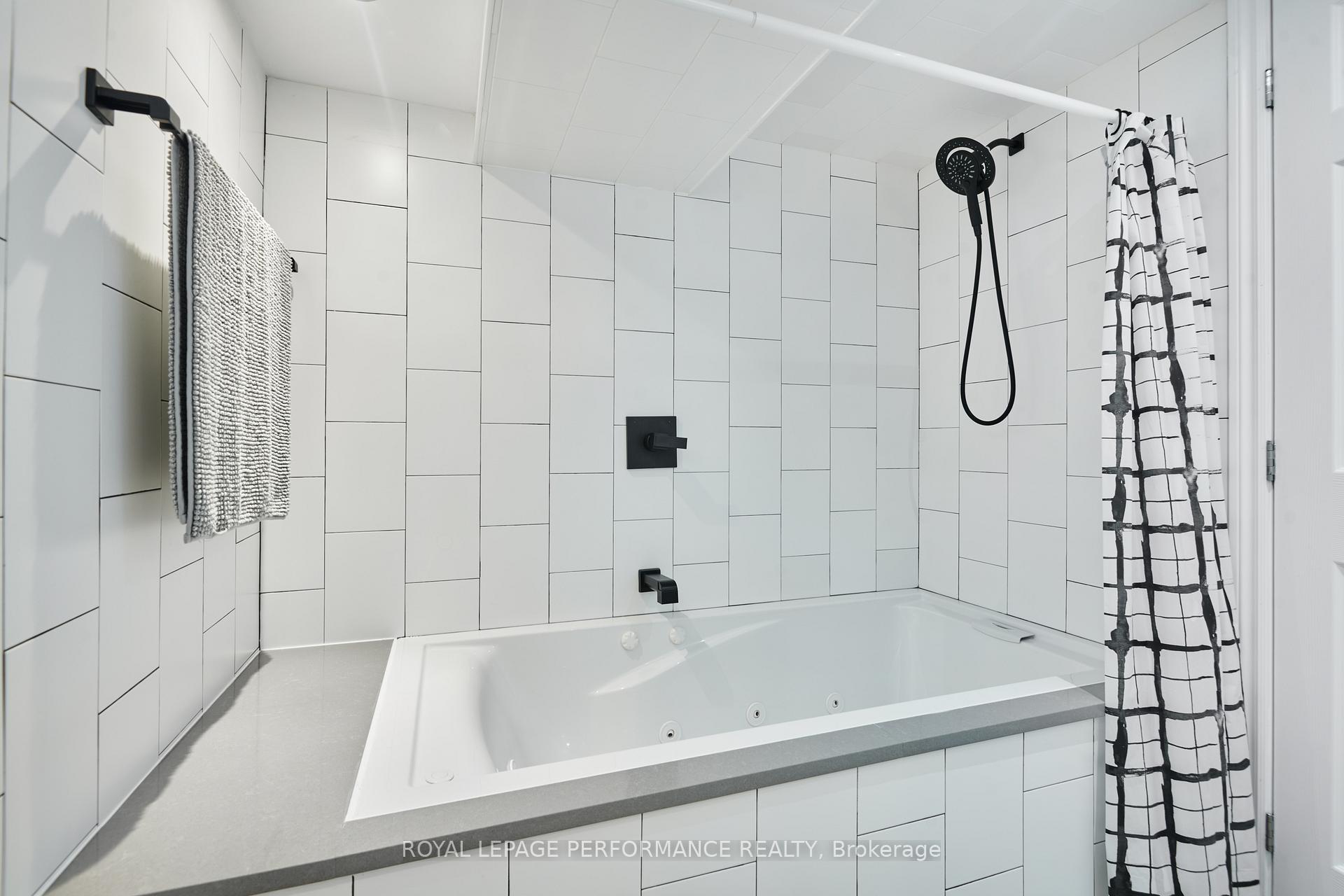 Photo 28 of 2086 Valley Drive, Ottawa, Elmvale Acres/Urbandale — HOMEH