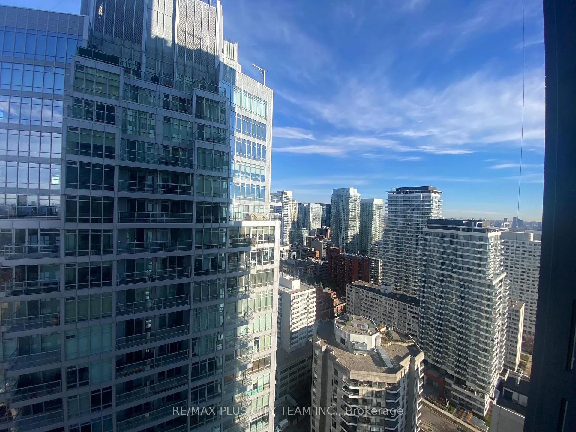 Photo 4 of Unit 3010, 20 Soudan Avenue, Toronto, Mount Pleasant West — HOMEH