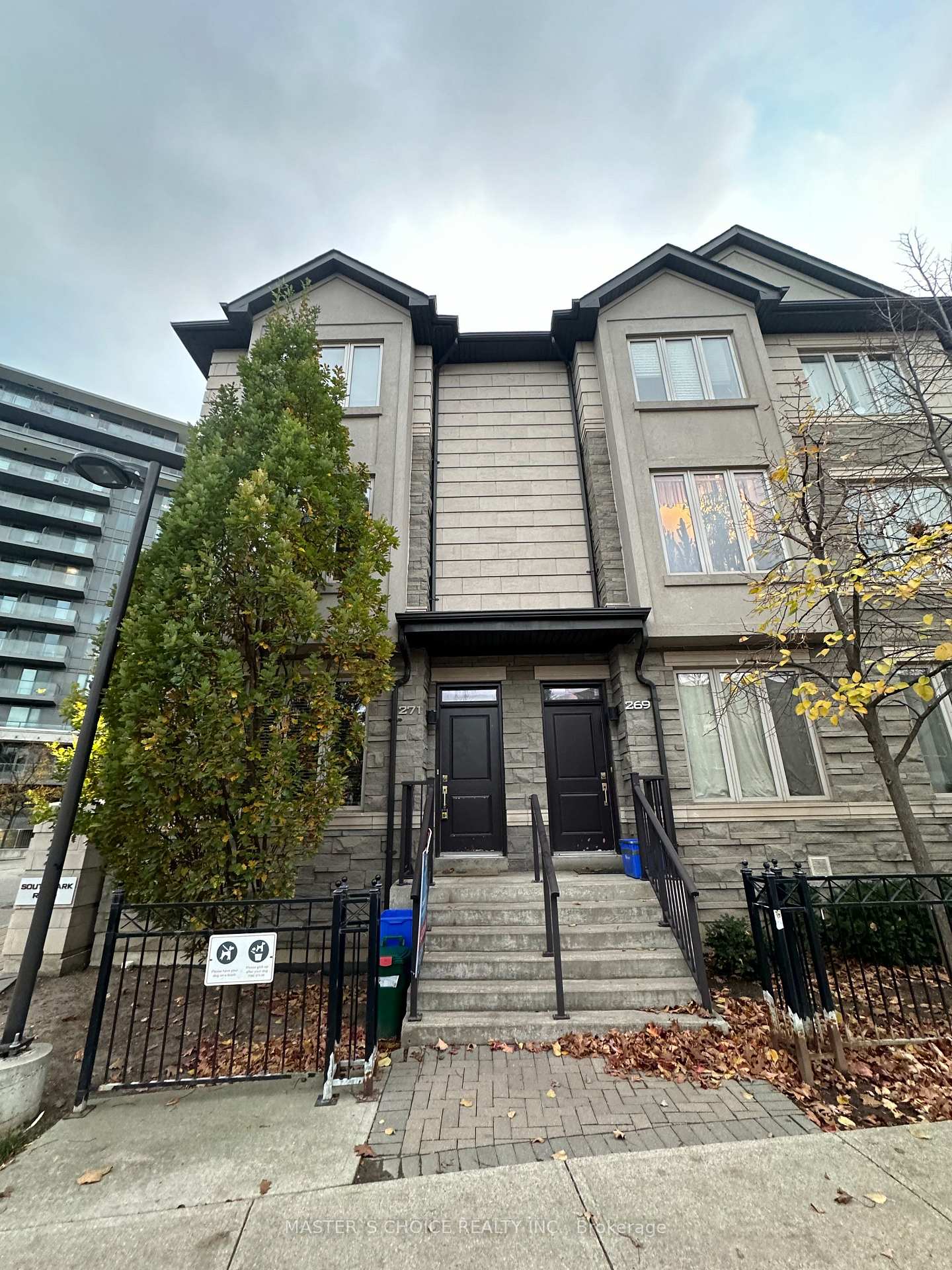 Front of Unit TH27, 271 South Park Road