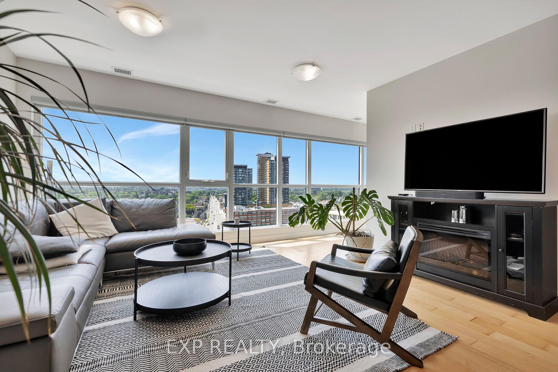 Front of Unit 1001, 1 Victoria Street S