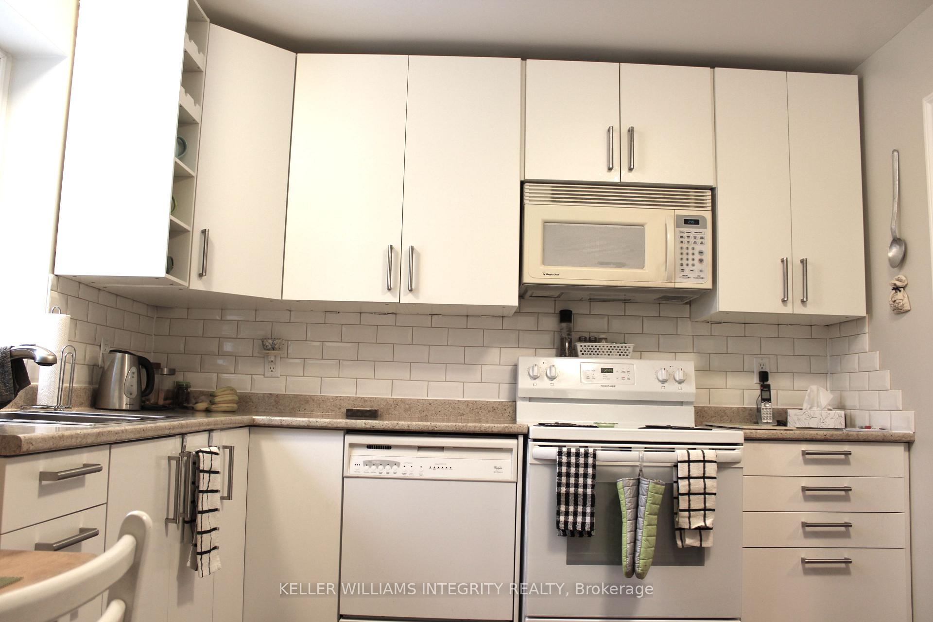Photo 4 of Unit B, 438 Moodie Drive, Ottawa, Westcliffe Estates — HOMEH