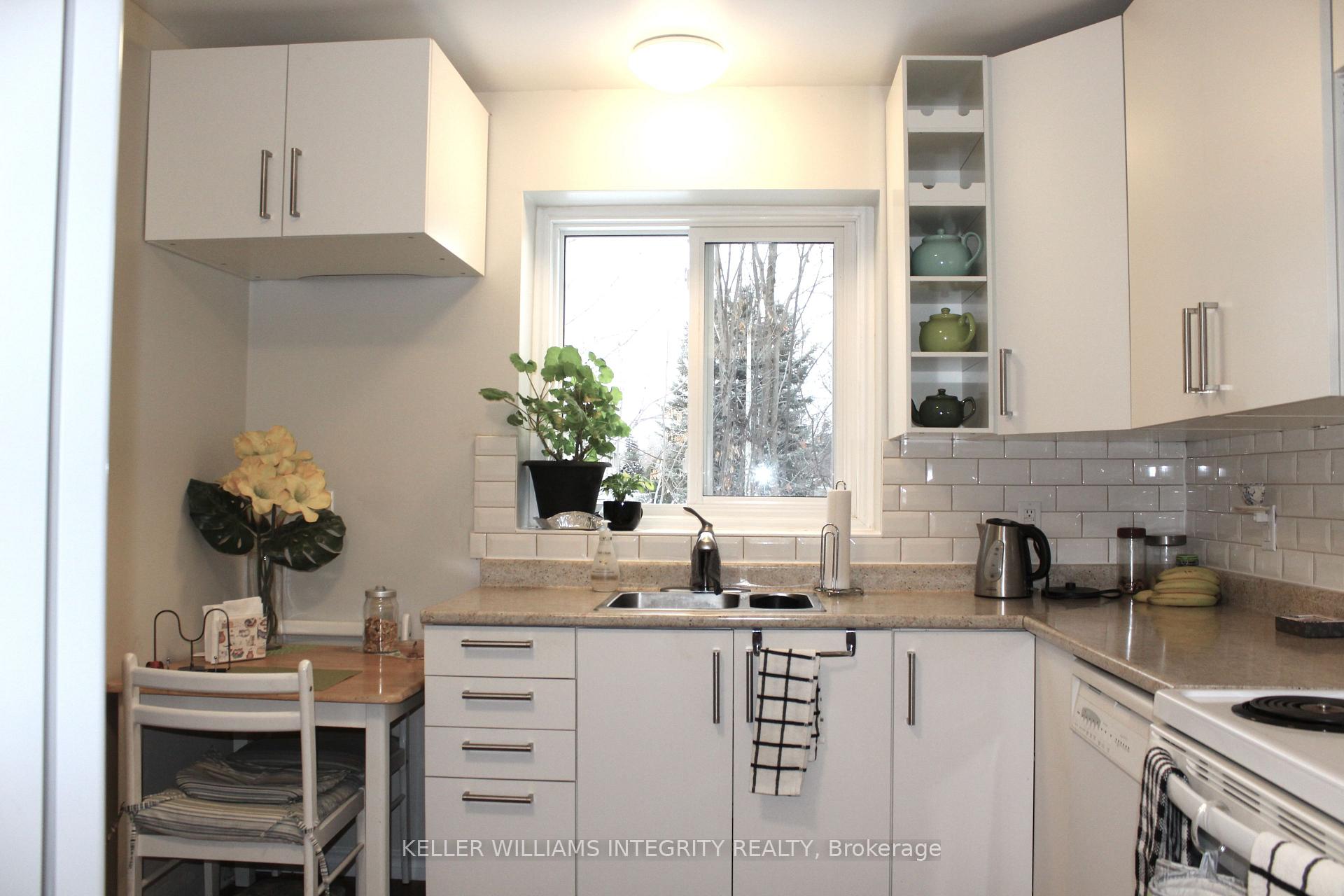 Photo 5 of Unit B, 438 Moodie Drive, Ottawa, Westcliffe Estates — HOMEH