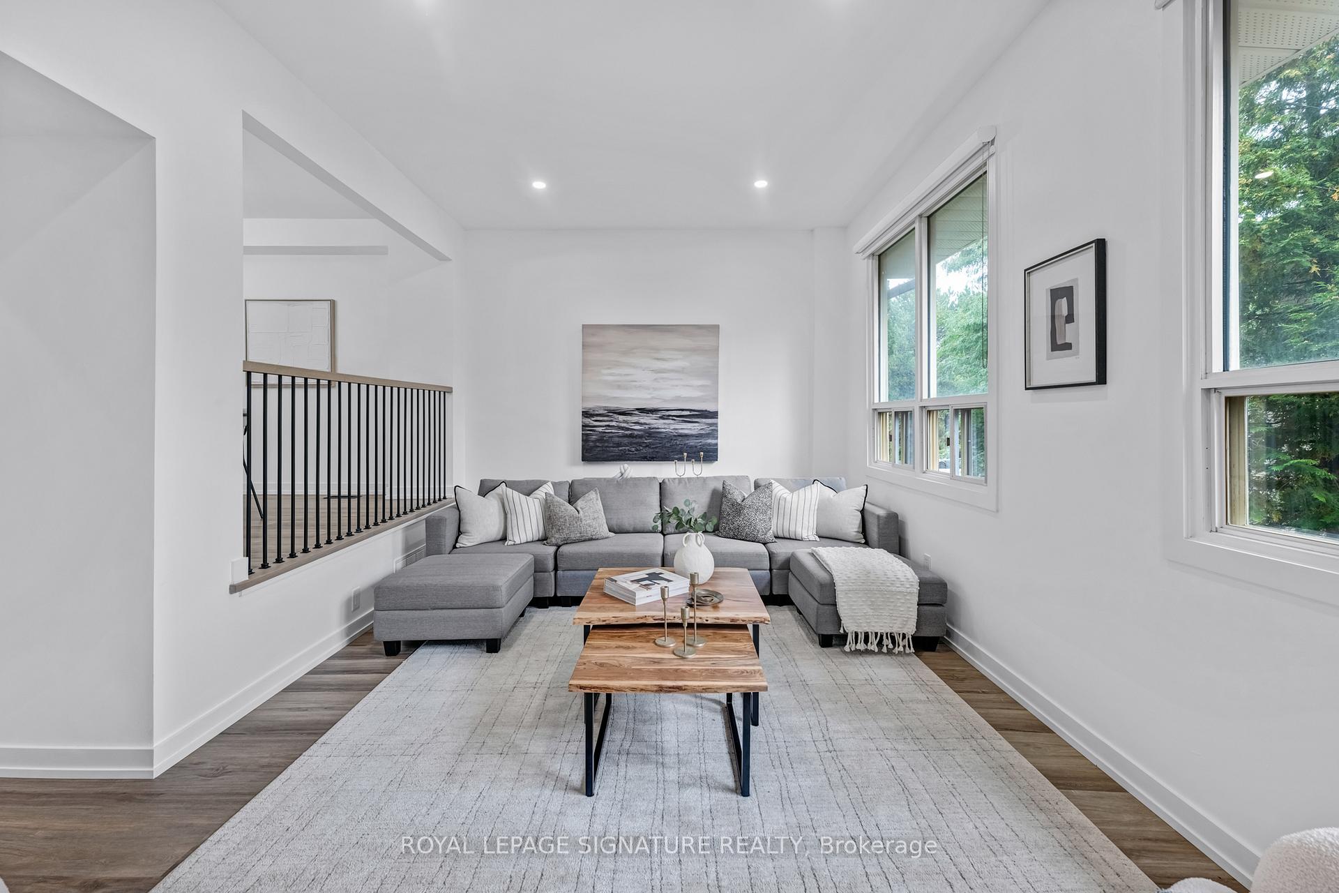 Photo 3 of Unit 6, 67 Poplar Crescent, Aurora, Aurora Highlands — HOMEH