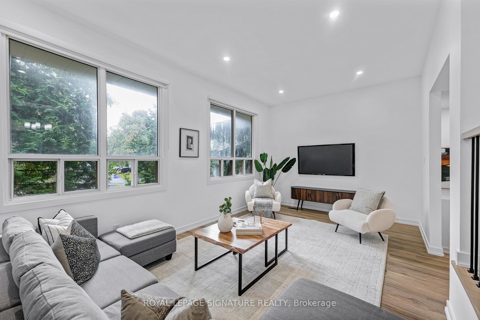 Photo 6 of Unit 6, 67 Poplar Crescent, Aurora, Aurora Highlands — HOMEH